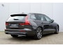 Volvo V60 T6 Plug-in hybrid AWD Plus Dark | Semi- Elektrische Trekhaak | Premium audio by Harman Kardon | Verwarmbare voor- en achterstoelen + Stuurwiel | Verwarmbare Voorruit | Rondomzicht camera