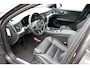 Volvo V60 T6 Plug-in hybrid AWD Plus Dark | Semi- Elektrische Trekhaak | Premium audio by Harman Kardon | Verwarmbare voor- en achterstoelen + Stuurwiel | Verwarmbare Voorruit | Rondomzicht camera