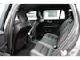 Volvo V60 T6 Plug-in hybrid AWD Plus Dark | Semi- Elektrische Trekhaak | Premium audio by Harman Kardon | Verwarmbare voor- en achterstoelen + Stuurwiel | Verwarmbare Voorruit | Rondomzicht camera