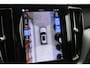 Volvo XC60 T8 Recharge AWD Ultimate Bright | Longe Range | Stoelverwarming | Trekhaak | Leder | Panoramadak | BLIS | Pilot Assist | 360° Camera | Keyless