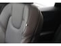 Volvo XC60 T8 Recharge AWD Ultimate Bright | Longe Range | Stoelverwarming | Trekhaak | Leder | Panoramadak | BLIS | Pilot Assist | 360° Camera | Keyless