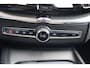 Volvo XC60 T8 Recharge AWD Ultimate Bright | Longe Range | Stoelverwarming | Trekhaak | Leder | Panoramadak | BLIS | Pilot Assist | 360° Camera | Keyless