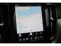 Volvo XC60 T8 Recharge AWD Ultimate Bright | Longe Range | Stoelverwarming | Trekhaak | Leder | Panoramadak | BLIS | Pilot Assist | 360° Camera | Keyless