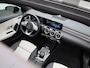Mercedes-Benz A-klasse 250 Premium | Automaat | Panorama dak | Virtual cockpiot | Climate control | Sfeer verlichting | Leder | DAB | Navigatie | Bluetooth | Camera | Stoel verwarming | Cruise Control | Lichtmetalen Velgen |