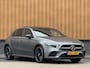 Mercedes-Benz A-klasse 250 e Premium Plus | Grafietgrijs Mango | Burmester | Panorama dak | Head-Up Display | 360° Camera | Multibeam Led | Sfeerverlichting | Trekhaak | Apple Carplay | Android Auto |