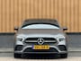 Mercedes-Benz A-klasse 250 e Premium Plus | Grafietgrijs Mango | Burmester | Panorama dak | Head-Up Display | 360° Camera | Multibeam Led | Sfeerverlichting | Trekhaak | Apple Carplay | Android Auto |