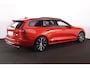 Volvo V60 T6 Recharge AWD Plus Dark - Panorama/schuifdak - IntelliSafe Assist - 360º Camera - Harman/Kardon audio - Adaptieve LED koplampen - Verwarmde voorstoelen, stuur & achterbank - Parkeersensoren voor & achter - Elektr. bedienb. voorstoelen met geheugen - Extra getint glas - 18' LMV
