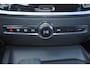 Volvo V60 B3 Business Pro - Panorama/schuifdak - IntelliSafe Assist & Surround - Parkeercamera achter - Verwarmde voorstoelen, stuur & achterbank - Parkeersensoren voor & achter - Standkachel - Extra getint glas - Inklapbare trekhaak - 18' LMV
