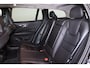 Volvo V60 B3 Business Pro - Panorama/schuifdak - IntelliSafe Assist & Surround - Parkeercamera achter - Verwarmde voorstoelen, stuur & achterbank - Parkeersensoren voor & achter - Standkachel - Extra getint glas - Inklapbare trekhaak - 18' LMV