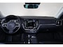Volvo V60 B3 Business Pro - Panorama/schuifdak - IntelliSafe Assist & Surround - Parkeercamera achter - Verwarmde voorstoelen, stuur & achterbank - Parkeersensoren voor & achter - Standkachel - Extra getint glas - Inklapbare trekhaak - 18' LMV