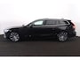 Volvo V60 B3 Business Pro - Panorama/schuifdak - IntelliSafe Assist & Surround - Parkeercamera achter - Verwarmde voorstoelen, stuur & achterbank - Parkeersensoren voor & achter - Standkachel - Extra getint glas - Inklapbare trekhaak - 18' LMV