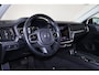 Volvo V60 B3 Business Pro - Panorama/schuifdak - IntelliSafe Assist & Surround - Parkeercamera achter - Verwarmde voorstoelen, stuur & achterbank - Parkeersensoren voor & achter - Standkachel - Extra getint glas - Inklapbare trekhaak - 18' LMV