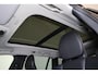 Volvo V60 B3 Business Pro - Panorama/schuifdak - IntelliSafe Assist & Surround - Parkeercamera achter - Verwarmde voorstoelen, stuur & achterbank - Parkeersensoren voor & achter - Standkachel - Extra getint glas - Inklapbare trekhaak - 18' LMV