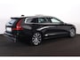 Volvo V60 B3 Business Pro - Panorama/schuifdak - IntelliSafe Assist & Surround - Parkeercamera achter - Verwarmde voorstoelen, stuur & achterbank - Parkeersensoren voor & achter - Standkachel - Extra getint glas - Inklapbare trekhaak - 18' LMV
