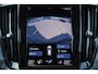 Volvo V60 B3 Business Pro - Panorama/schuifdak - IntelliSafe Assist & Surround - Parkeercamera achter - Verwarmde voorstoelen, stuur & achterbank - Parkeersensoren voor & achter - Standkachel - Extra getint glas - Inklapbare trekhaak - 18' LMV