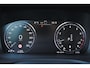 Volvo V60 B3 Business Pro - Panorama/schuifdak - IntelliSafe Assist & Surround - Parkeercamera achter - Verwarmde voorstoelen, stuur & achterbank - Parkeersensoren voor & achter - Standkachel - Extra getint glas - Inklapbare trekhaak - 18' LMV