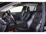 Volvo V60 B3 Business Pro - Panorama/schuifdak - IntelliSafe Assist & Surround - Parkeercamera achter - Verwarmde voorstoelen, stuur & achterbank - Parkeersensoren voor & achter - Standkachel - Extra getint glas - Inklapbare trekhaak - 18' LMV