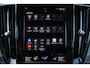Volvo V60 B3 Business Pro - Panorama/schuifdak - IntelliSafe Assist & Surround - Parkeercamera achter - Verwarmde voorstoelen, stuur & achterbank - Parkeersensoren voor & achter - Standkachel - Extra getint glas - Inklapbare trekhaak - 18' LMV