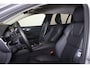 Volvo V60 T6 Recharge AWD Plus Bright - IntelliSafe Assist - Harman/Kardon audio - Adaptieve LED koplampen - Parkeercamera achter - Verwarmde voorstoelen, stuur & achterbank - Parkeersensoren voor & achter - Elektr. bedienb. voorstoelen met geheugen - Extra getint glas - Inklapbare trekhaak - 19' LMV