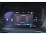 Volvo V60 T6 Recharge AWD Plus Bright - IntelliSafe Assist - Harman/Kardon audio - Adaptieve LED koplampen - Parkeercamera achter - Verwarmde voorstoelen, stuur & achterbank - Parkeersensoren voor & achter - Elektr. bedienb. voorstoelen met geheugen - Extra getint glas - Inklapbare trekhaak - 19' LMV