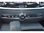 Volvo V60 T6 Recharge AWD Plus Bright - IntelliSafe Assist - Harman/Kardon audio - Adaptieve LED koplampen - Parkeercamera achter - Verwarmde voorstoelen, stuur & achterbank - Parkeersensoren voor & achter - Elektr. bedienb. voorstoelen met geheugen - Extra getint glas - Inklapbare trekhaak - 19' LMV