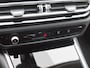 BMW 3-Serie Touring 320e | Facelift | 19 Inch | Camera | Sfeerverlichting | Cruise Control | Leer | NL-Auto |
