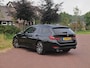 BMW 3-Serie Touring 320e | Facelift | 19 Inch | Camera | Sfeerverlichting | Cruise Control | Leer | NL-Auto |