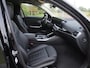 BMW 3-Serie Touring 320e | Facelift | 19 Inch | Camera | Sfeerverlichting | Cruise Control | Leer | NL-Auto |