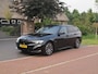 BMW 3-Serie Touring 320e | Facelift | 19 Inch | Camera | Sfeerverlichting | Cruise Control | Leer | NL-Auto |