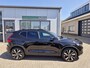 Volvo XC40 Recharge P8 AWD R-Design | Pack Lounge (audio installatie high end, elektrisch glazen schuif-/kanteldak, parkeersensor voor, rondomzicht camera) en Climate Pack (achterbank verwarmd) | trekhaak