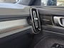 Volvo XC40 Recharge P8 AWD R-Design | Pack Lounge (audio installatie high end, elektrisch glazen schuif-/kanteldak, parkeersensor voor, rondomzicht camera) en Climate Pack (achterbank verwarmd) | trekhaak