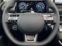 Hyundai Inster Evolve Sky 49 kWh / 370 KM WLTP / Schuif- & Kanteldak / Winter Pack / Warmtepomp / Stoel- & Stuurverwarming / LED Verlichting / 17 Inch / Dynamische Navigatie / Achteruitrijcamera / Parkeersensoren Voor + Achter /