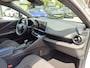 Toyota C-HR / C-HR+ HYBRID 140 BLIND-SPOT APPLE/ANDROID NAVI CLIMA AD-CRUISE CAMERA 17" LM-VELGEN NL-AUTO DEALER-ONDERHOUDEN