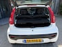 Peugeot 107 1.0-12V Millesim 200 / bj.2010 / kleur: wit / 5 deurs / airco / NAP met 153436 km.en APK tot 07/2027 / Sportvelgen/etc