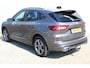 Ford Kuga 2.5-243pk PHEV ST-Line X. Trekgewicht 2.100kg ! Nieuw Model ! In nieuwstaat verkerende zeer luxe Ford Kuga van 2026 ! Elektr. panodak, Elektr. inklapb. trekhaak, stoel-, stuur- en voorraamverw., camera v+a, Apple carplay/Android auto, Elektr. verstelb. bestuurdersstoel etc.