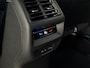 Volkswagen Tiguan 1.5 eTSI R-Line Business | Elektrisch wegklapbare trekhaak | Stoelmassage | Elektrisch bedienbare achterklep | Achteruitrijcamera | Parkeersensoren voor- en achter | Navi | Adaptive cruise control | Sportstoelen