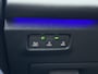 Volkswagen Tiguan 1.5 eTSI R-Line Business | Elektrisch wegklapbare trekhaak | Stoelmassage | Elektrisch bedienbare achterklep | Achteruitrijcamera | Parkeersensoren voor- en achter | Navi | Adaptive cruise control | Sportstoelen
