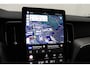 Volvo XC60 T8 Plug-in hybrid Ultra Black Edition | ACC | Luchtvering | Panoramadak | Trekhaak | 360° Camera | Harman/Kardon | Head-Up | 22 inch