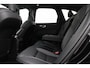 Volvo XC60 T8 Plug-in hybrid Ultra Black Edition | ACC | Luchtvering | Panoramadak | Trekhaak | 360° Camera | Harman/Kardon | Head-Up | 22 inch