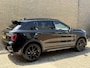 Lynk & Co 01 1.5 PHEV 261pk | Blackline | Zwarte hemel | Rolhoes | 360 camera | Panoramadak | Navigatie | Apple CarPlay | Adaptieve cruise | Stoelverwarming | Infinity sound | Keyless | LED | DAB | Volledig onderhouden