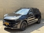 Lynk & Co 01 1.5 PHEV 261pk | Blackline | Zwarte hemel | Rolhoes | 360 camera | Panoramadak | Navigatie | Apple CarPlay | Adaptieve cruise | Stoelverwarming | Infinity sound | Keyless | LED | DAB | Volledig onderhouden