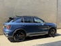 Lynk & Co 01 1.5 PHEV 261pk | Blackline | Panoramadak | 360 camera | Adaptieve cruise | Lane assist | Dodehoekdetectie | Elektrische achterklep | Navigatie | Stoelverwarming | Apple CarPlay / Android Auto | Memory | Sfeerverlichting | LED | DAB | Dealeronderhouden