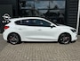 Ford Focus 1.0 Hybrid 125 PK ST Line X | STUUR, STOEL EN VOORRUITVERWARMING| KEYLESS ENTRY & START| CAMERA + PARKEERSENSOREN| NAVIGATIE + APPLE CARPLAY/ANDROID AUTO| LED| DEALER ONDERHOUDEN|
