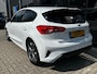 Ford Focus 1.0 Hybrid 125 PK ST Line X | STUUR, STOEL EN VOORRUITVERWARMING| KEYLESS ENTRY & START| CAMERA + PARKEERSENSOREN| NAVIGATIE + APPLE CARPLAY/ANDROID AUTO| LED| DEALER ONDERHOUDEN|