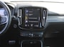 Volvo XC40 2.0 T4 R-Design | Keyless | HK Audio | Adap. Cruise | PDC | Elek. Trekhaak | 19" Velgen | Elek. Kofferklep | Camera | Stoelverwarming |
