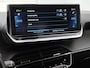 Peugeot e-208 EV Allure Première 50 kWh 136pk | Navigatie | Achteruitrijcamera | 3D Cockpit | Climate Control | Cruise Control | Parkeersensoren v+a | Stoelverwarming | Stof/kunstleder | Keyless | Apple Carplay / Android Auto | DAB+ radio | Led koplampen | Donker getint glas | 16" lichtmetalen velgen |