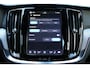 Volvo V60 2.0 T8 Plug-in hybrid AWD Plus Dark | Elektrisch verstelbare stoelen met geheugenfunctie | Premium audiosysteem van Harman Kardon | Semi-elektrische trekhaak | Stoelverwarming vóór en achter | Stuurverwarming | 360°-camera