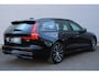 Volvo V60 2.0 T8 Plug-in hybrid AWD Plus Dark | Elektrisch verstelbare stoelen met geheugenfunctie | Premium audiosysteem van Harman Kardon | Semi-elektrische trekhaak | Stoelverwarming vóór en achter | Stuurverwarming | 360°-camera