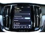 Volvo V60 2.0 T8 Plug-in hybrid AWD Plus Dark | Elektrisch verstelbare stoelen met geheugenfunctie | Premium audiosysteem van Harman Kardon | Semi-elektrische trekhaak | Stoelverwarming vóór en achter | Stuurverwarming | 360°-camera