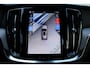 Volvo V60 2.0 T8 Plug-in hybrid AWD Plus Dark | Elektrisch verstelbare stoelen met geheugenfunctie | Premium audiosysteem van Harman Kardon | Semi-elektrische trekhaak | Stoelverwarming vóór en achter | Stuurverwarming | 360°-camera
